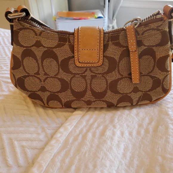 AUTHETIC COACH SHOULDER BAG - Picture 10 of 11